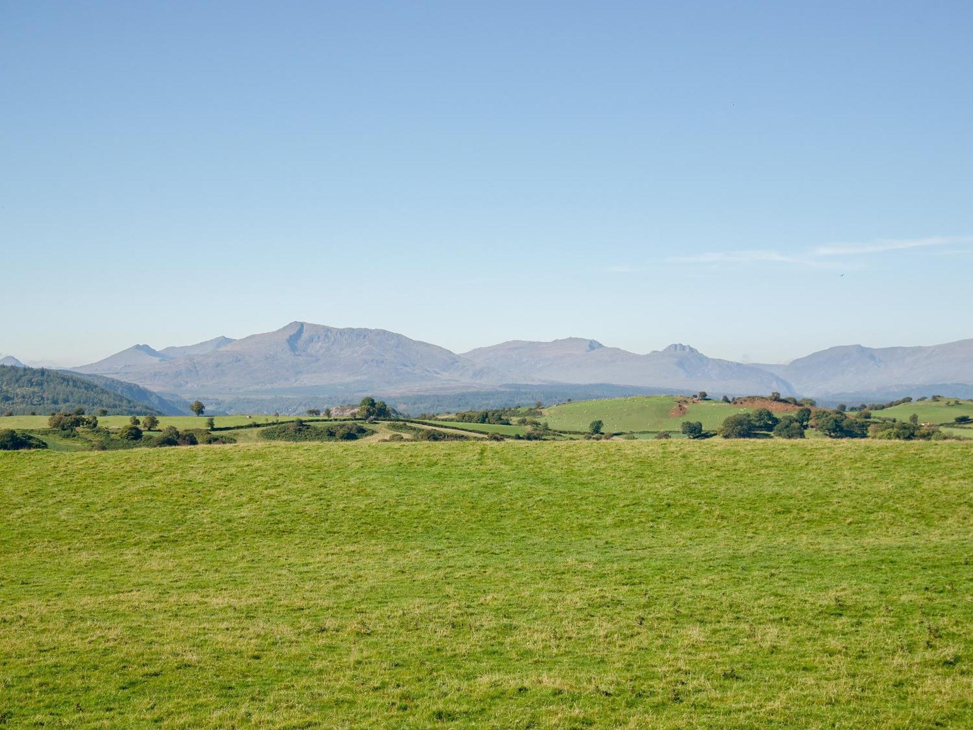 Cefn Bach Villa Capel Garmon Exterior foto